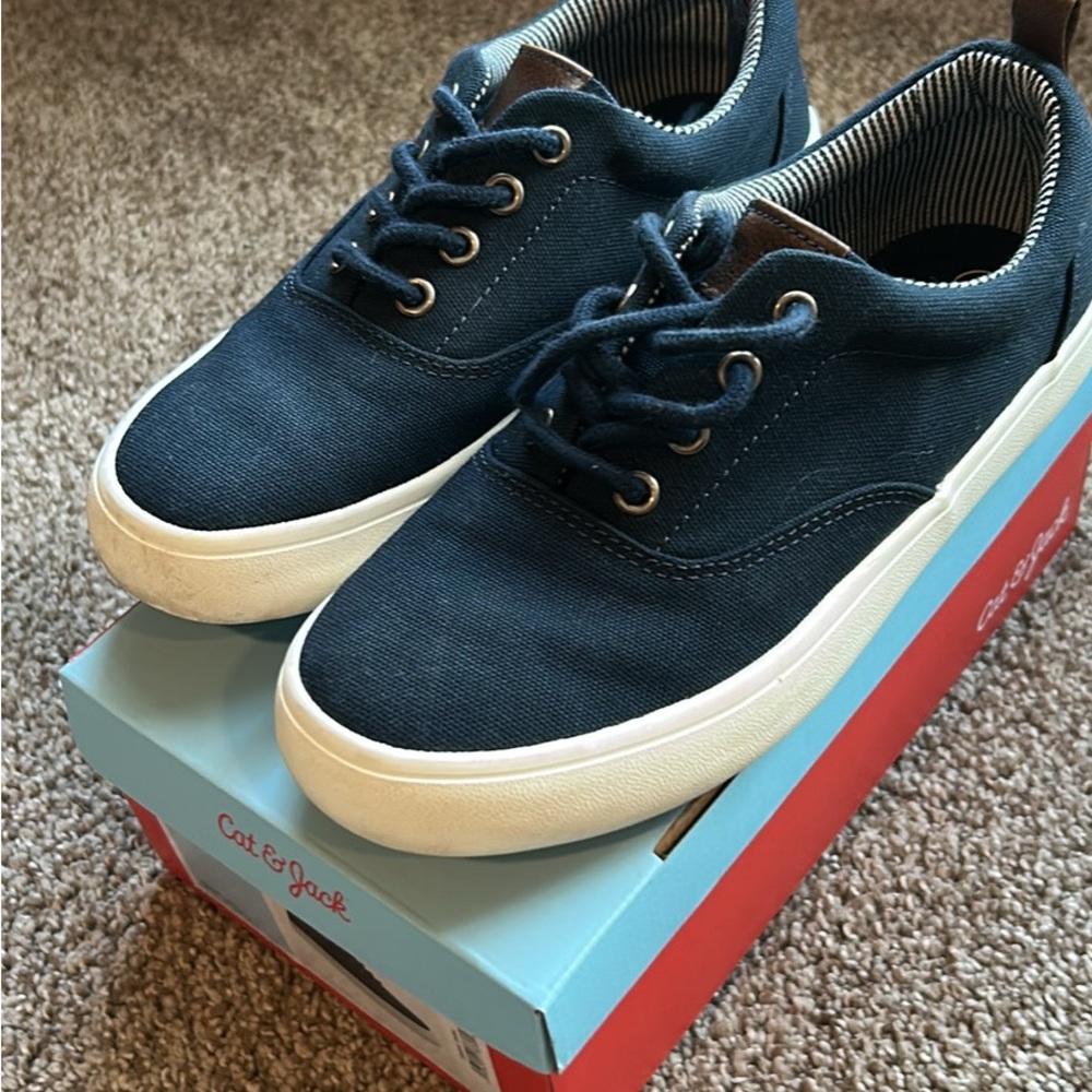 Cat & Jack Kids' Navy Sneakers size 3y